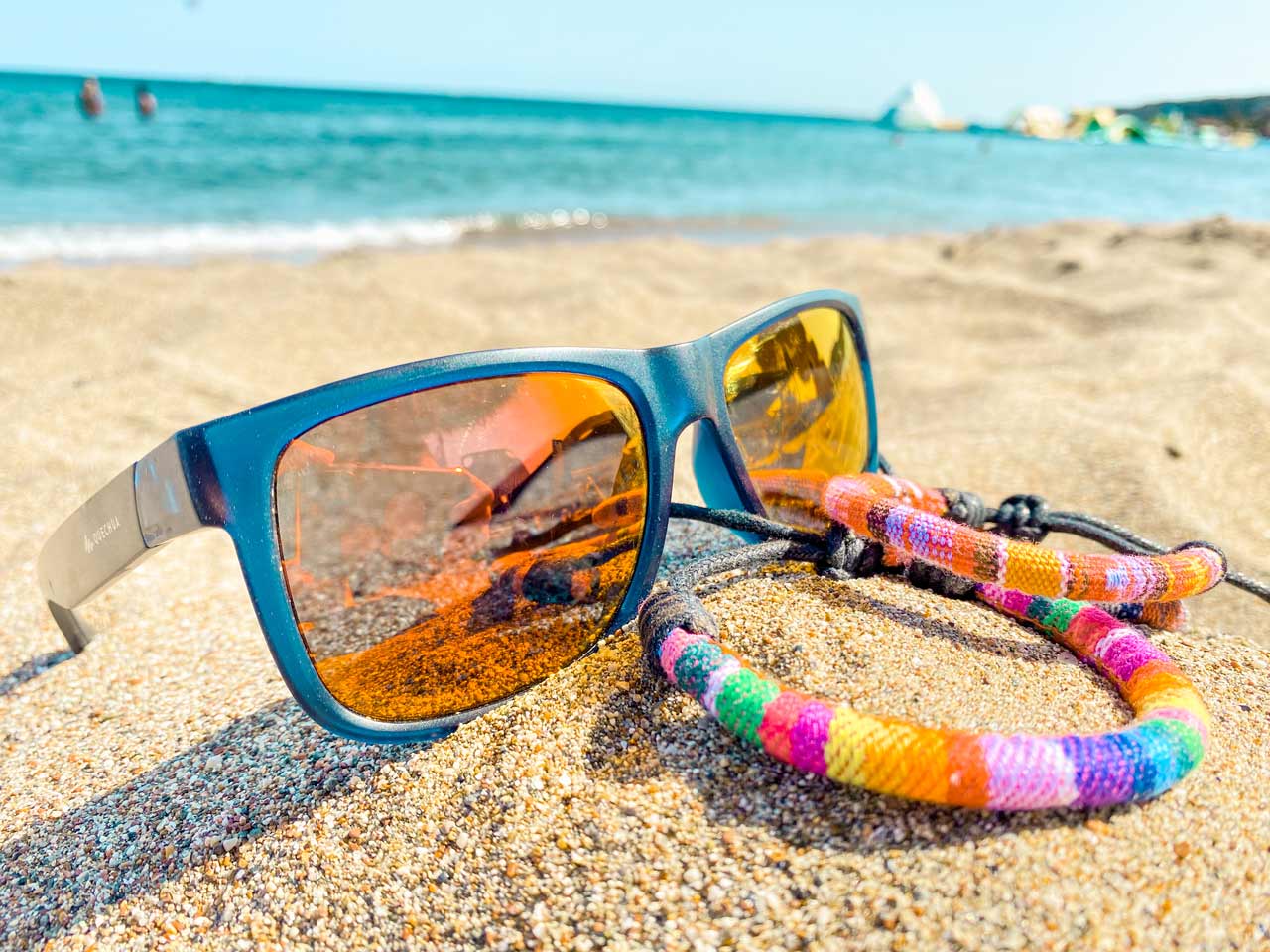 Boho-Surfer-Armbänder-mit-Sonnenbrille-2